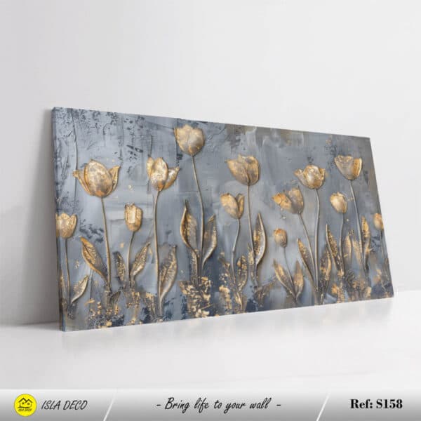 Art mural floral avec des fleurs dorées sur fond bleu pour une ambiance élégante