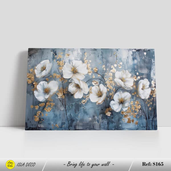 Fleurs blanches avec accents dorés sur fond bleu élégant – Image 3