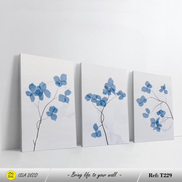 Art Floral Moderne avec Fleurs Bleues sur Fond Blanc